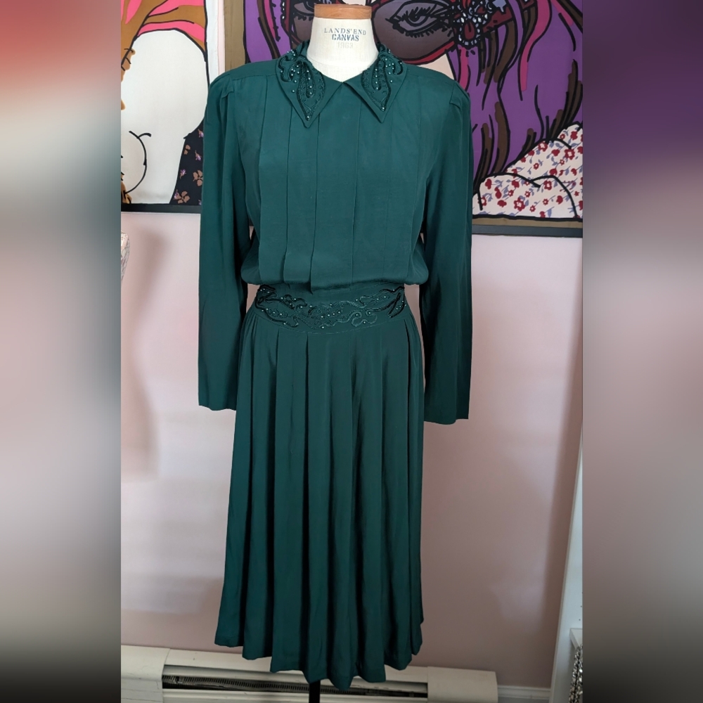 Karin Stevens Elegant Green A-Line Skirt Set